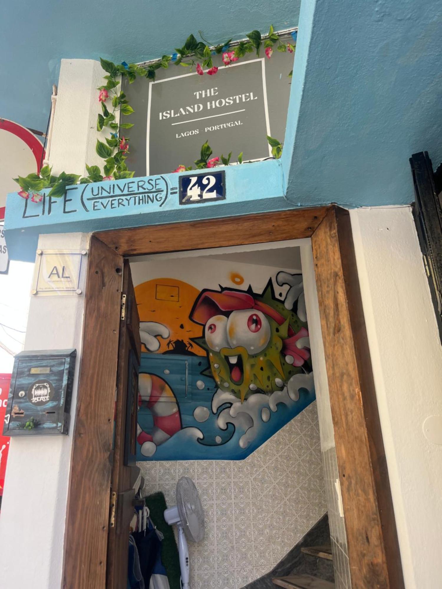 The Island & Cafe Albergue Lagos